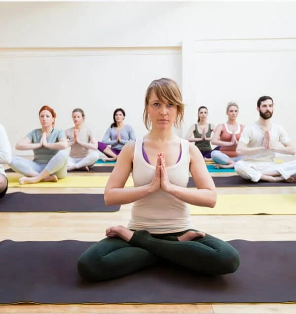Méditation au bord de la piscine à Dar Hamama